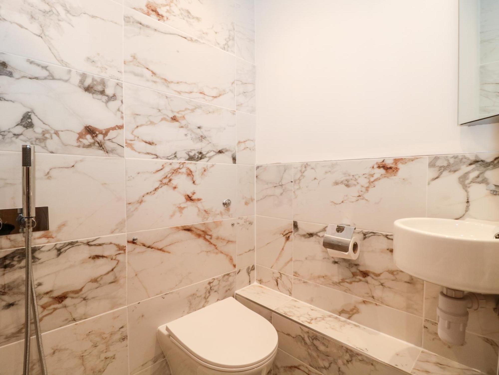 Purbeck Hotel Apartments - Flat 5 スワネージ エクステリア 写真